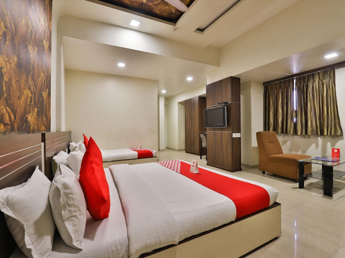 Hotel Ostria Сурат Екстер'єр фото