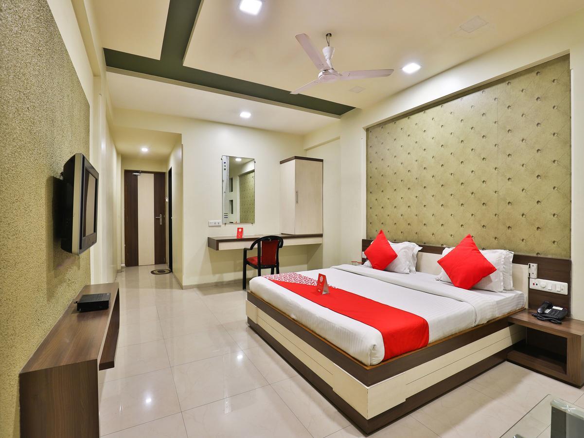Hotel Ostria Сурат Екстер'єр фото