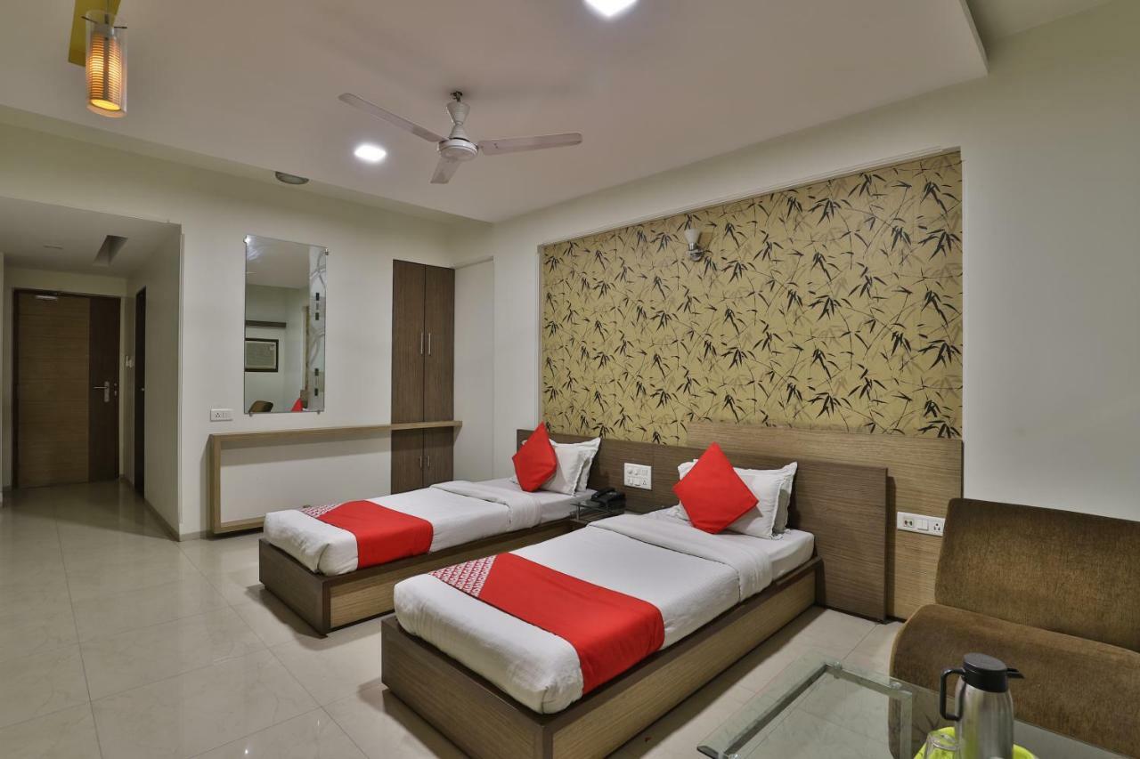 Hotel Ostria Сурат Екстер'єр фото