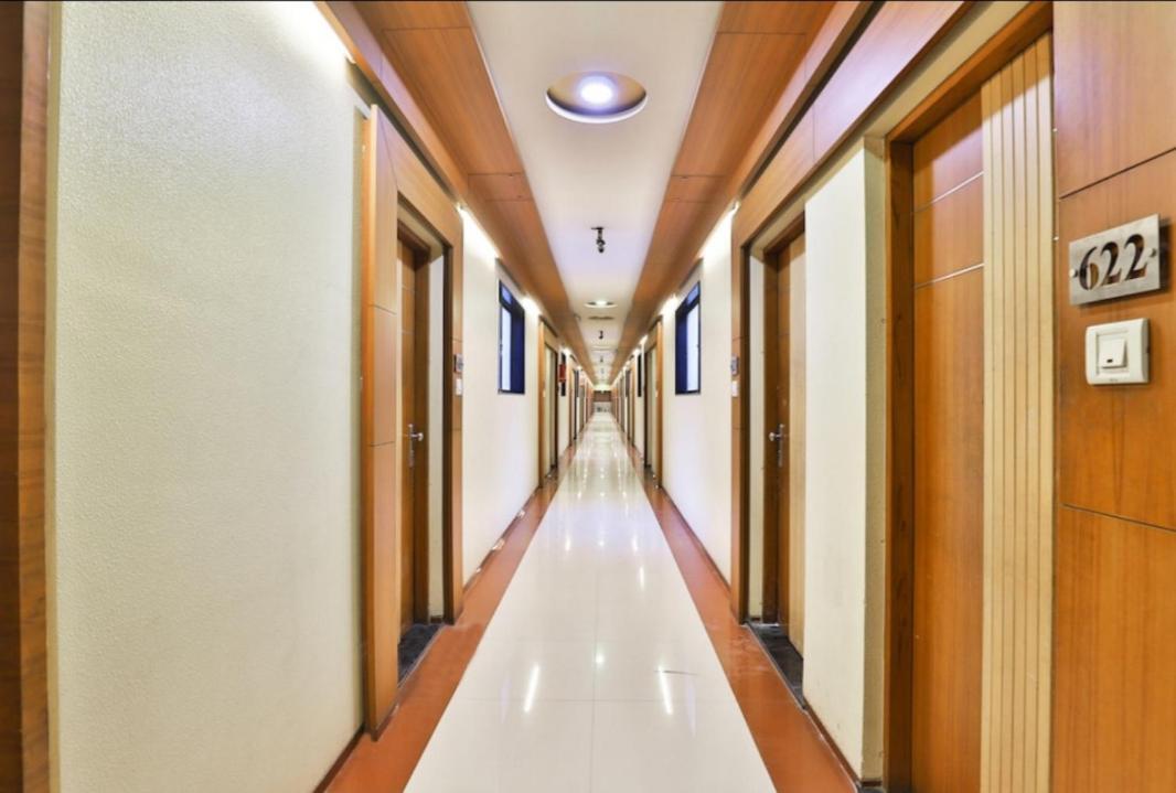 Hotel Ostria Сурат Екстер'єр фото