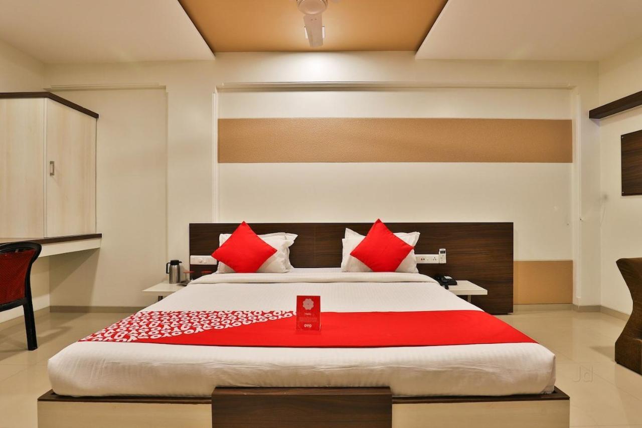 Hotel Ostria Сурат Екстер'єр фото